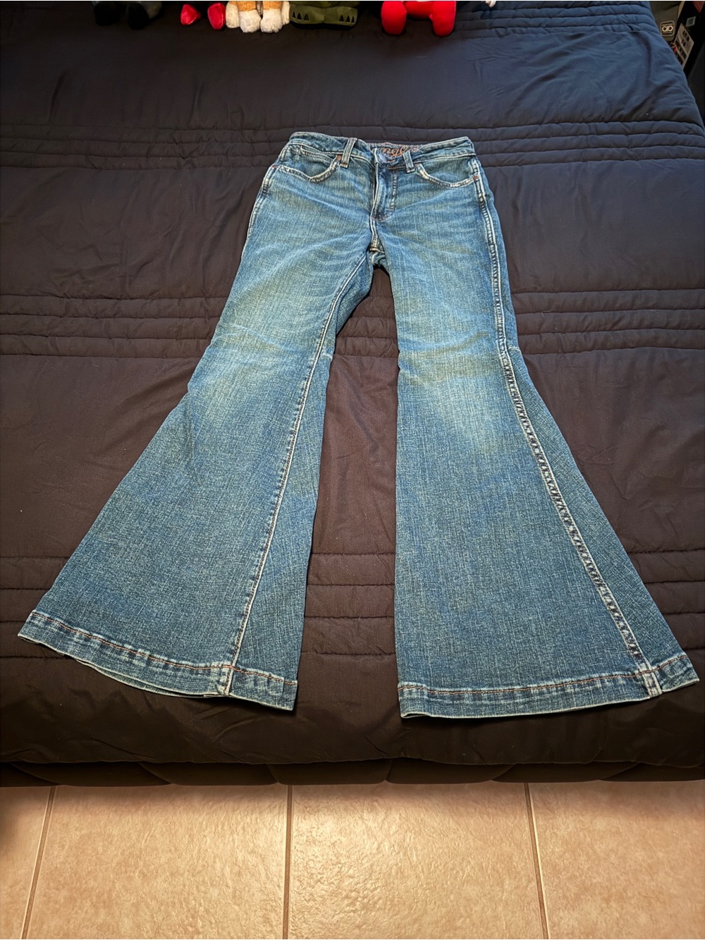 Wrangler High Rise Flare Jeans | Size 25x30 | Retro Denim